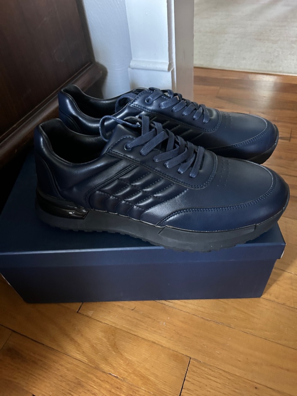 Men's Navy faux‎ Leather Lace-Up Sneakers size 12
